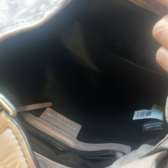 Marc Jacob Elegant Beige Leather Shoulder Bag - Picture 11 of 17